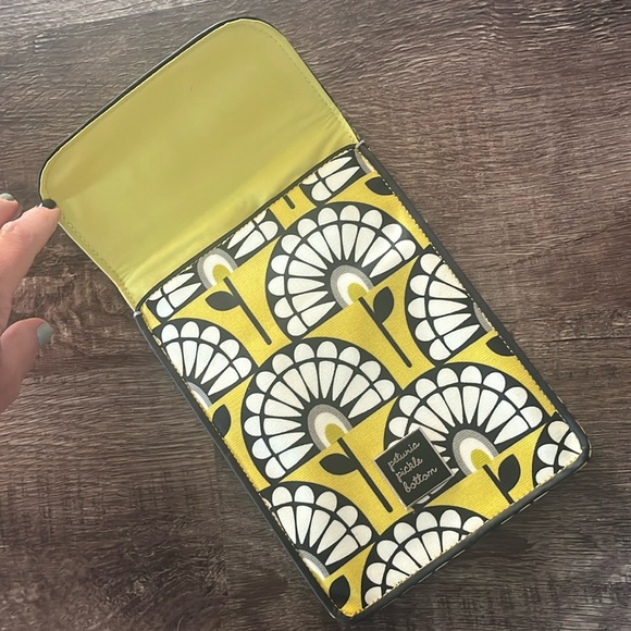 Petunia Pickle Bottom Stowaway iPad Magnet Sleeve Case, Floral Yellow Blk White - Picture 5 of 7
